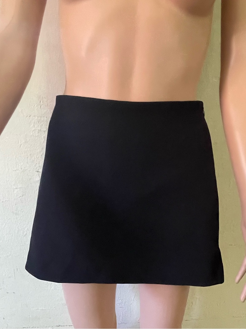 Express Editor Black Mini Skirt – Size 4 Classic Minimal Style